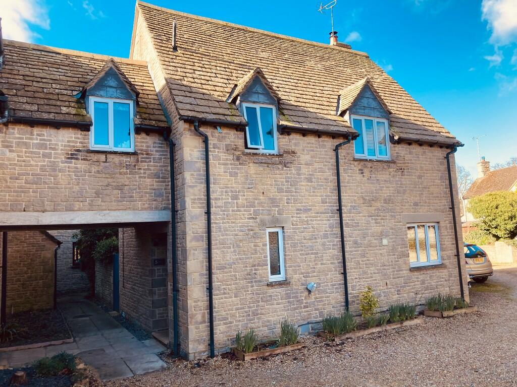 3 bedroom link detached house for sale in Gales Court, Mount Pleasant