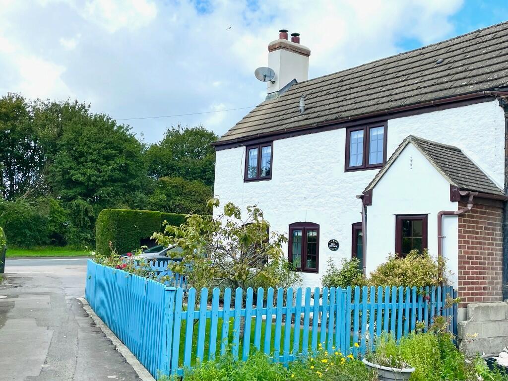 3 bedroom character property for sale in Swindon Road, Highworth, SN6