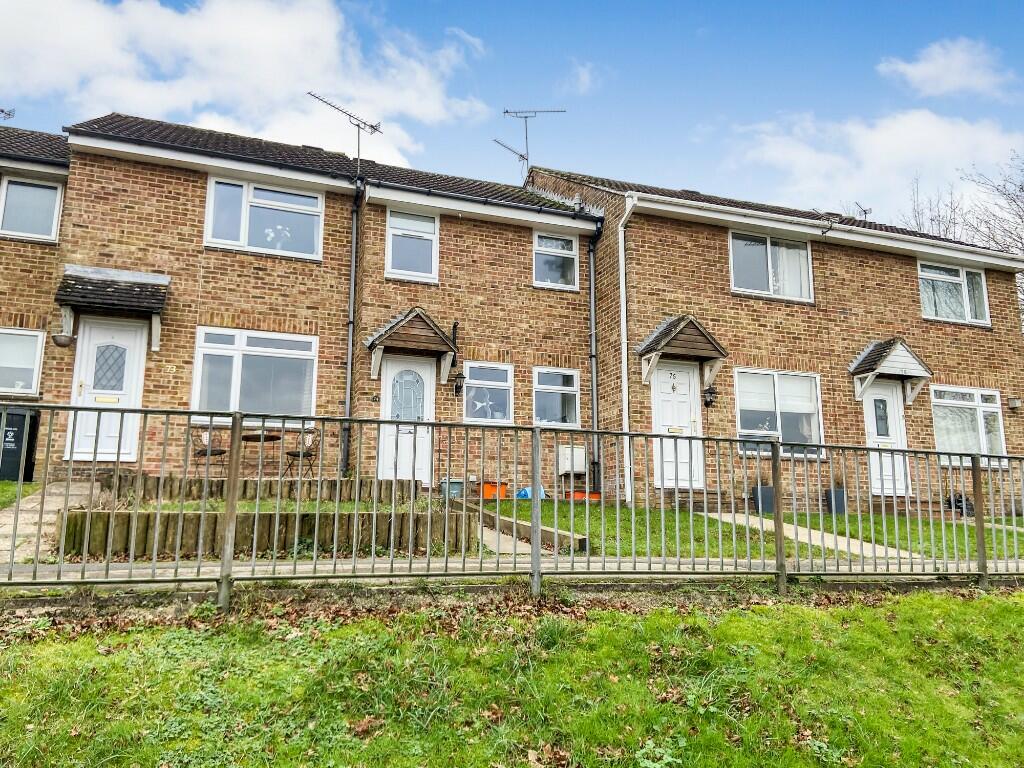 2 bedroom terraced house for sale in Knowlands, Highworth, SN6