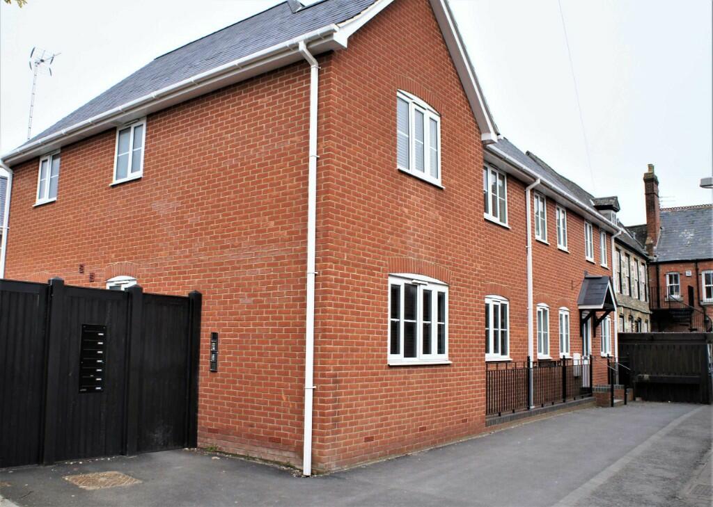 2 bedroom apartment for sale in Gilberts Lane, Highworth, SN6