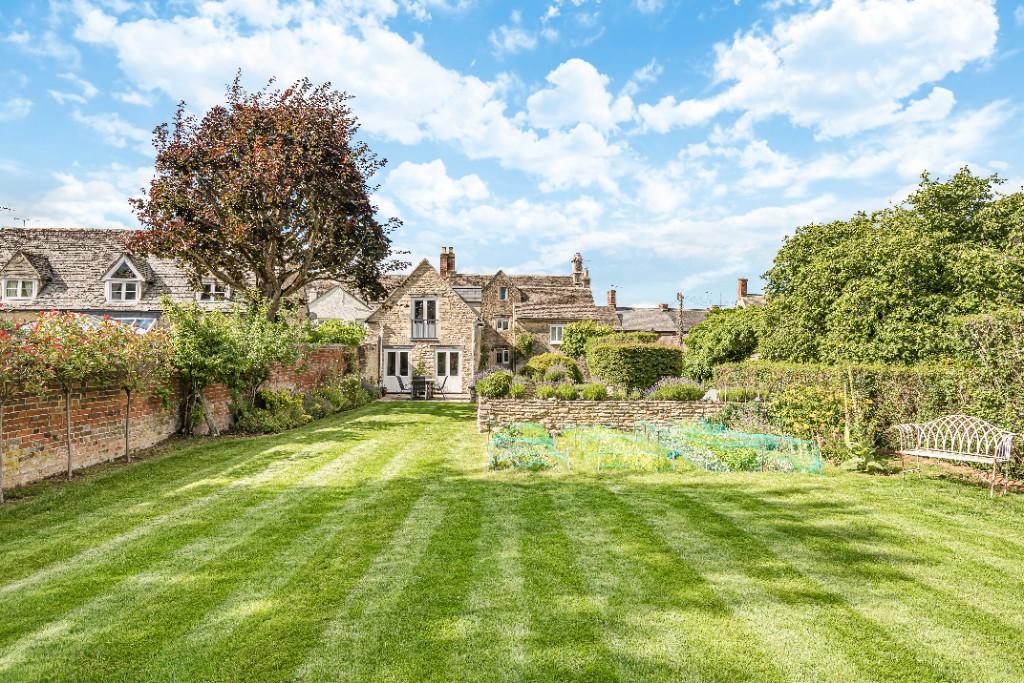 6 bedroom character property for sale in Lechlade, Gloucestershire, GL7 3AD, GL7