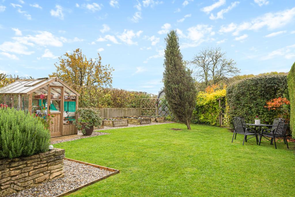 3 bedroom village house for sale in The Avenue, Stanton Fitzwarren, SN6