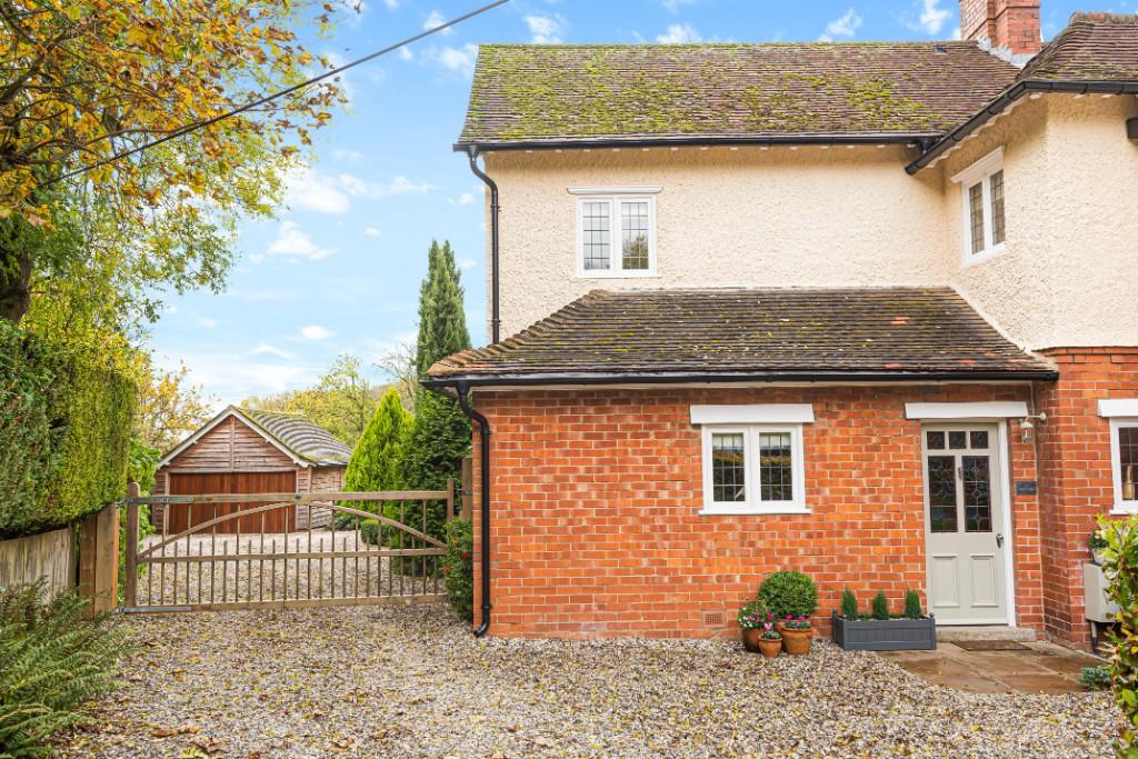 3 bedroom village house for sale in The Avenue, Stanton Fitzwarren, SN6