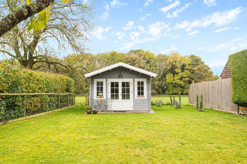 3 bedroom village house for sale in The Avenue, Stanton Fitzwarren, SN6