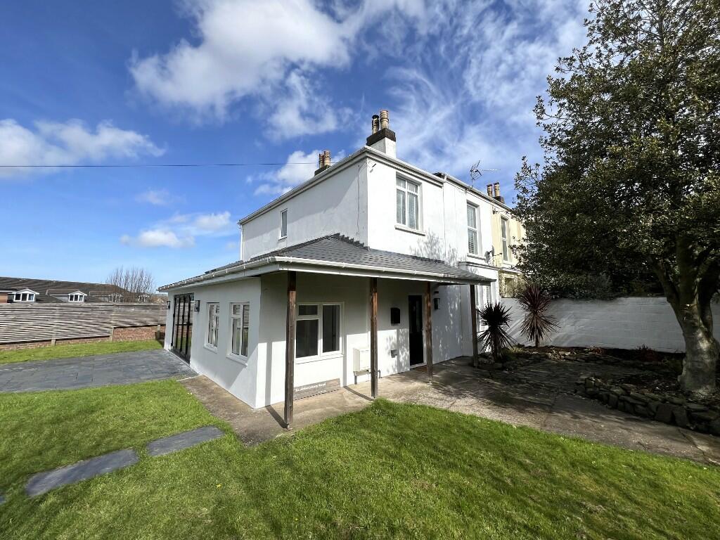 4 bedroom semidetached house for sale in Abbotsham Road, Bideford