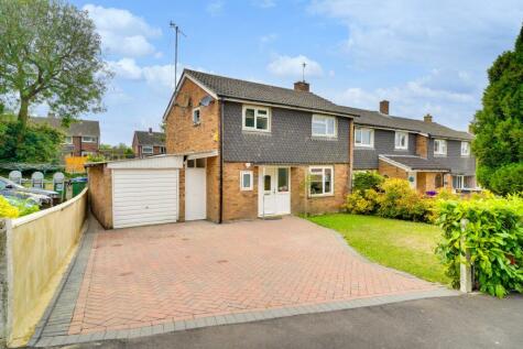 Royston - 4 bedroom end of terrace house for sale