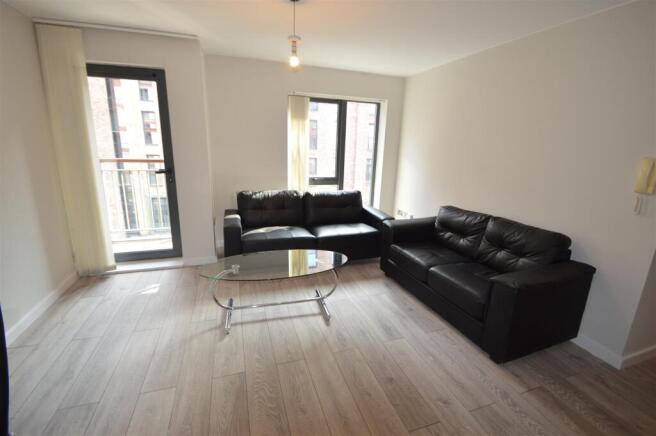 55b Quay 5 - Lounge.JPG