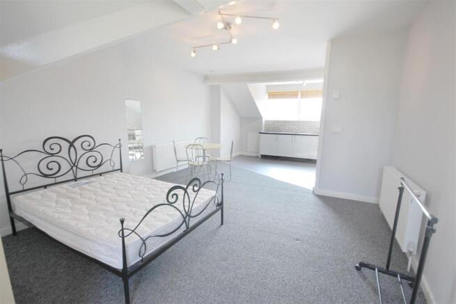 Bedroom/Living Area