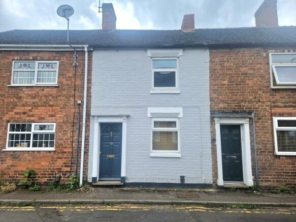 2 Bedroom Traditional Mid Terraced House - Bow St