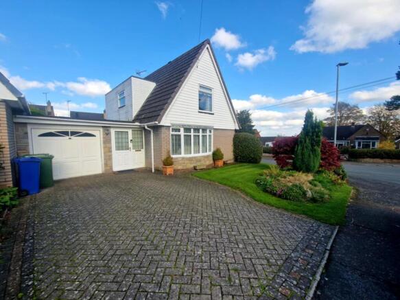 Brinkburn Close, Rugeley- 4 Bedroom Detached hous