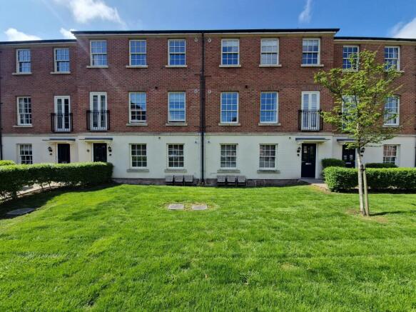 Potters court, Stafford - 2 bedroom 1st floor apa