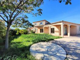 Photo of Villa with Garden, Garage and Pool, Bouches-du-Rhne, Chteaurenard