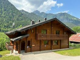 Photo of Superb 6 Bedroomed Chalet near La Chapelle-d'Abondance