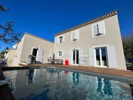 Photo of Spacious Villa with Pool in Saint Remy de Provence, Bouches du Rhne, PACA