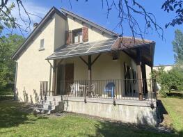 Photo of Attractive house within walking distance of Villeneuve D'Aveyron
