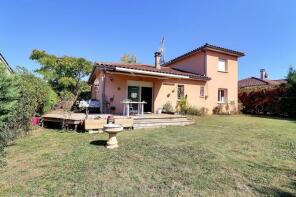 Photo of House in Residential Area built in 2000, Figeac 46100