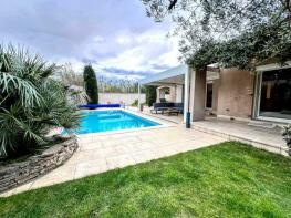 Photo of Tranquil haven with Pool and Privacy, Chateaurenard, Bouches-du-Rhone, PACA