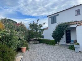 Photo of Modern Villa with Swimming Pool in Canet, near Clermont-l'Herault, Herault, Languedoc-Roussillon