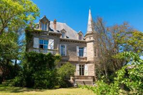 Photo of 19th century castle, Languedoc Roussillon, Aude, Narbonne