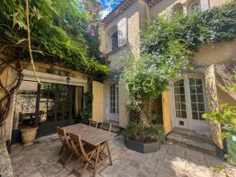 Photo of Character Village House with Charming Courtyard, Eyragues