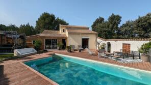 Photo of 5-bedroom Home with Pool and Wood-burning Stove, Eyragues, Bouches-du-Rhone, PACA