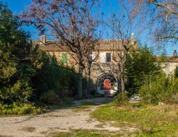 Photo of Saint-Remy-de-Provence, Mazet 230m2, small co-own on 25 hect