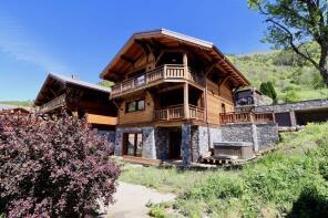 Photo of Excellent Quality Chalet, Lovely Interiors, Garden and Terrace, Montriond