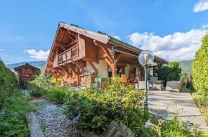 Photo of A chalet with a swimming pool, Samoens