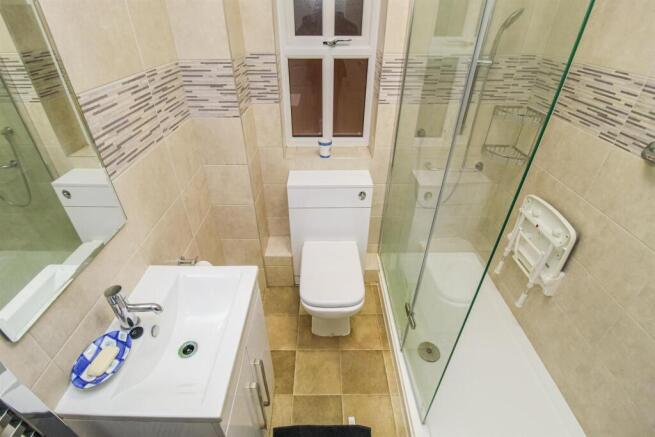 SHOWER ROOM/W.C.