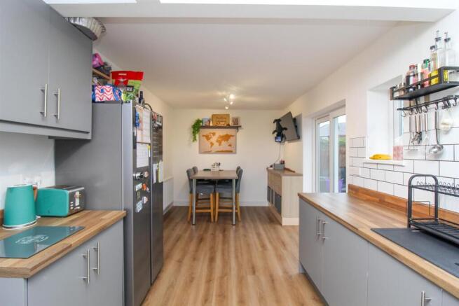 KITCHEN DINER