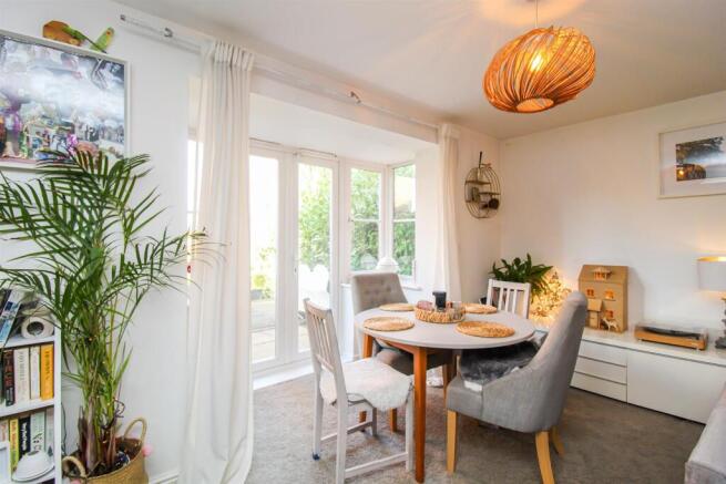 LOUNGE/DINING ROOM