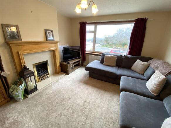 LOUNGE 1.JPG