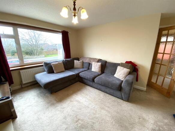 LOUNGE 2.JPG