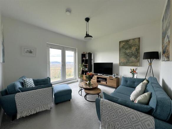 LOUNGE 1.JPG