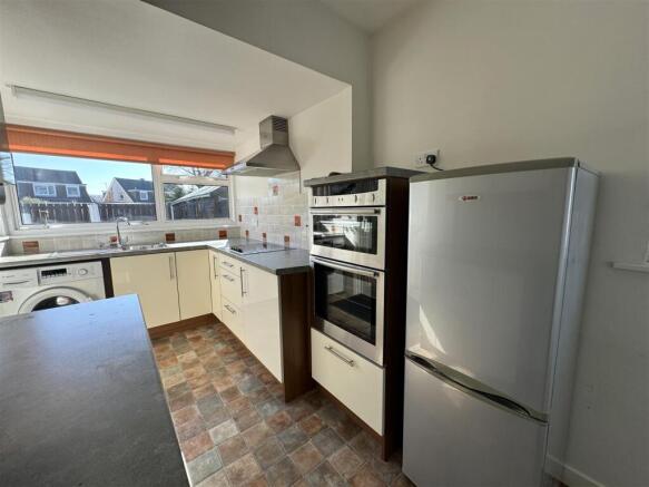 KITCHEN 3.JPG