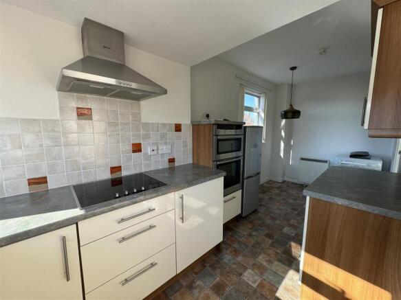 KITCHEN 1.JPG