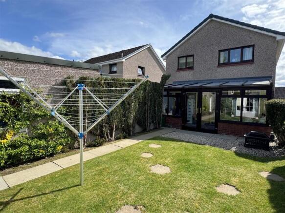 BACK GARDEN.JPG