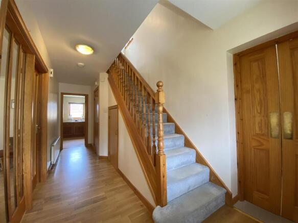 HALLWAY.JPG