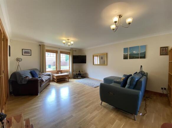 LOUNGE 1.JPG