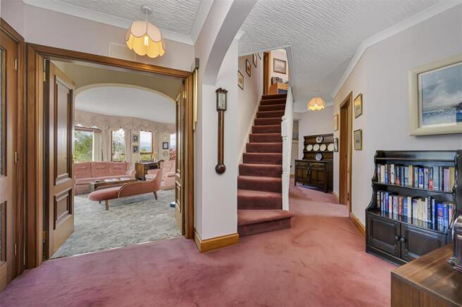 MAIN HALLWAY.jpg