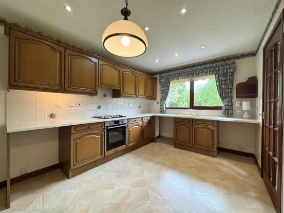 KITCHEN 3.JPG