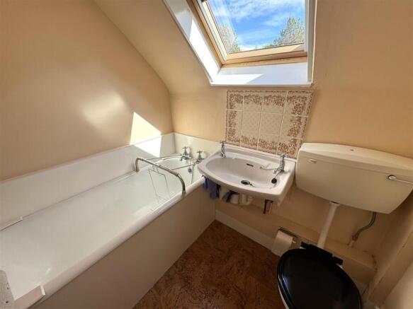 BATHROOM.JPG