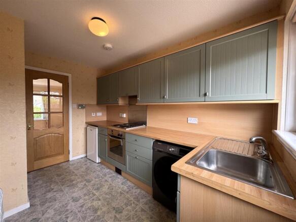 KITCHEN 2.JPG
