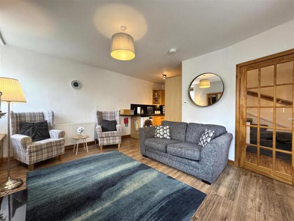 LOUNGE 2.JPG