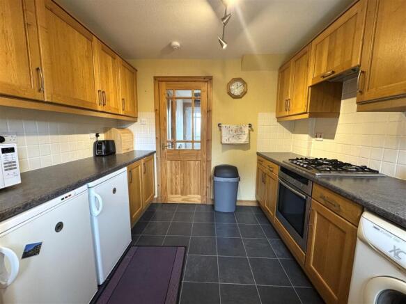 KITCHEN 3.JPG