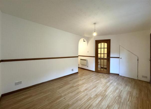 LOUNGE 2.JPG