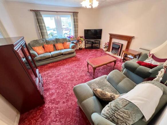 Lounge/ Dining Room