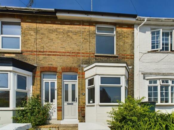 Pretty Mid-Terrace Cottage