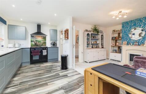 DETACHED BUNGALOW - Nodes Road, Northwood, Cowes