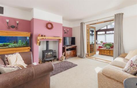 DETACHED HOUSE WITHIN ONE ACRE OF LAND - Shanklin Road, Sandford